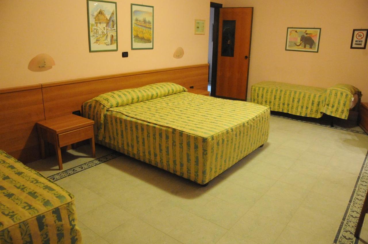 Hotel Grillo Verde ตอร์เร อันนุนซิอาตา ภายนอก รูปภาพ